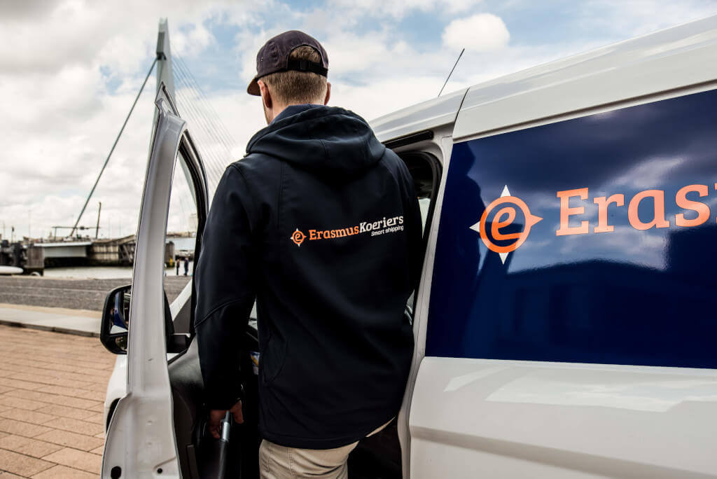 Koerier Eindhoven nodig? Erasmus Koeriers voert een snelle en betrouwbare koeriersdienst uit in de regio.